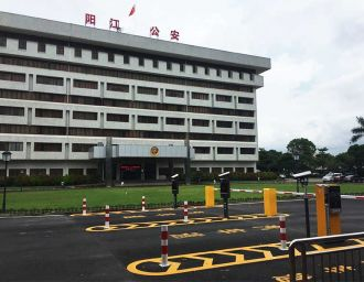 如何排除車牌識別系統的攝像機故障？
